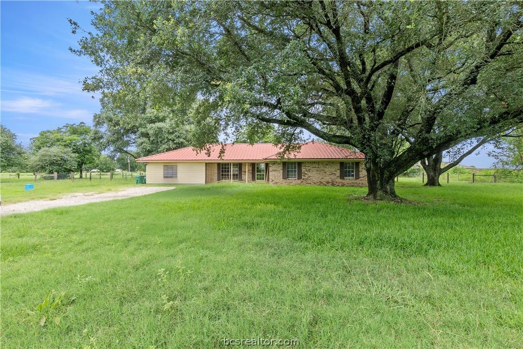 970 Martin Road, Madisonville, TX 77864 — exterior