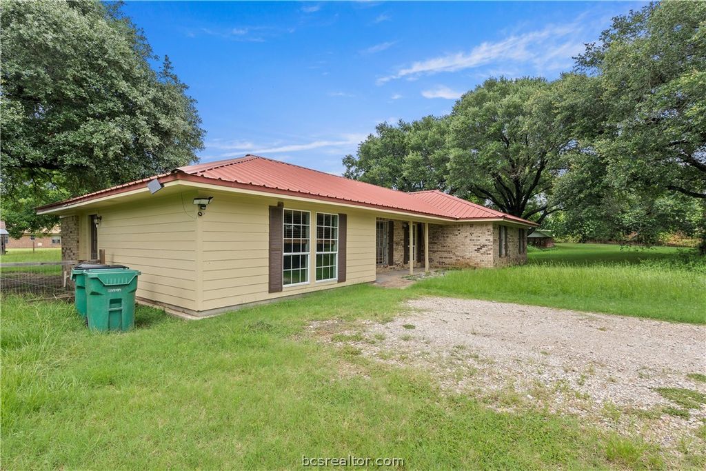 970 Martin Road, Madisonville, TX 77864 — photo 3