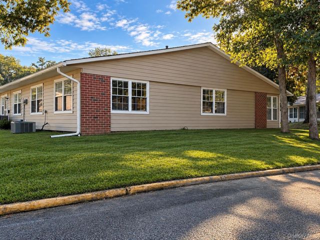 38 Trent Court A, Ridge, NY 11961