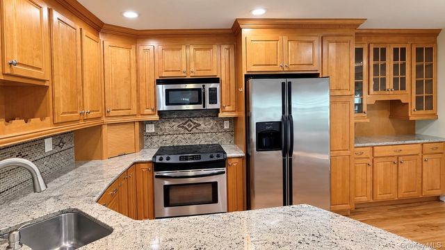 38 Trent Court A, Ridge, NY 11961