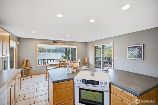 2529 S 304th Street, Federal Way, WA 98003