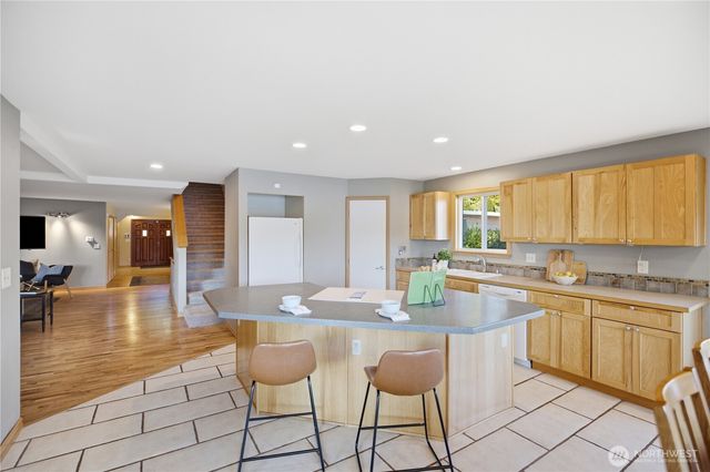 2529 S 304th Street, Federal Way, WA 98003