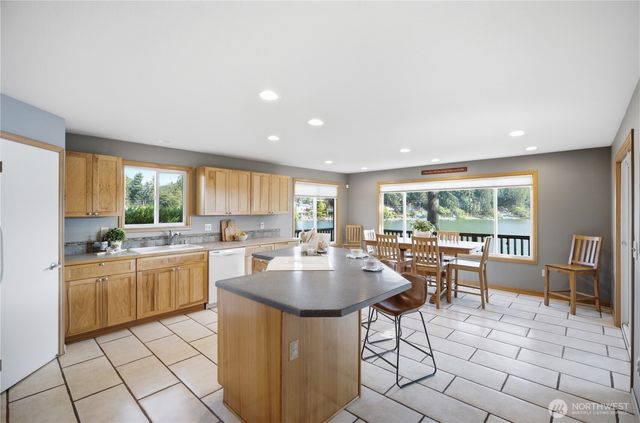 2529 S 304th Street, Federal Way, WA 98003