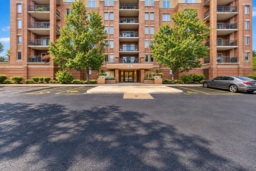 635 Perrie Drive 605, Elk Grove Village, IL 60007 — exterior