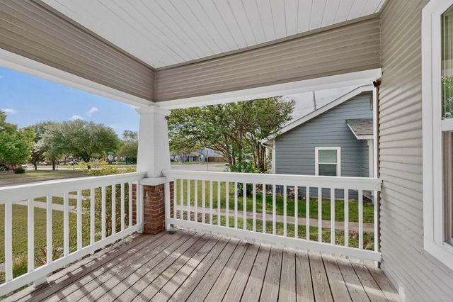 835 S Edgefield Avenue, Dallas, TX 75208