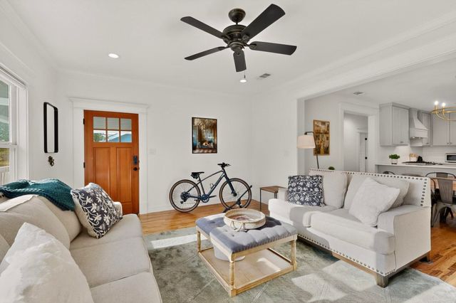 835 S Edgefield Avenue, Dallas, TX 75208