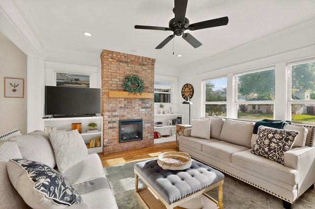 835 S Edgefield Avenue, Dallas, TX 75208