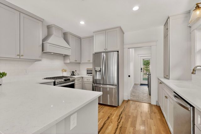 835 S Edgefield Avenue, Dallas, TX 75208