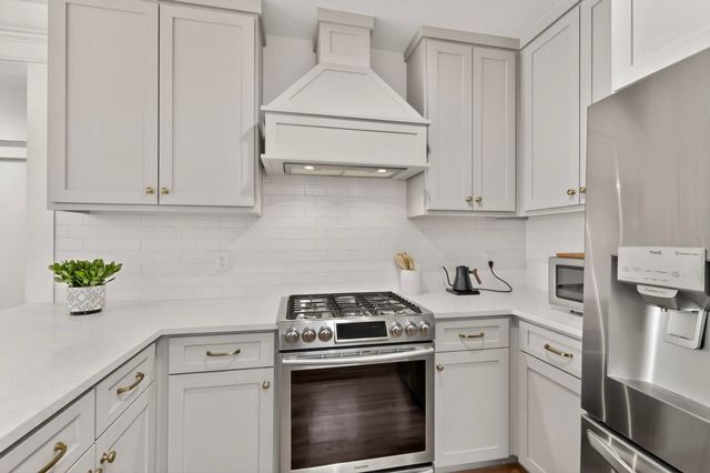 835 S Edgefield Avenue, Dallas, TX 75208