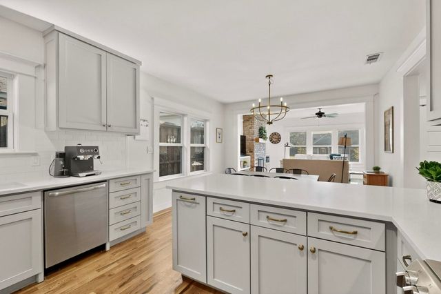 835 S Edgefield Avenue, Dallas, TX 75208