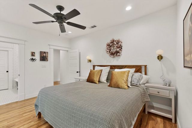 835 S Edgefield Avenue, Dallas, TX 75208