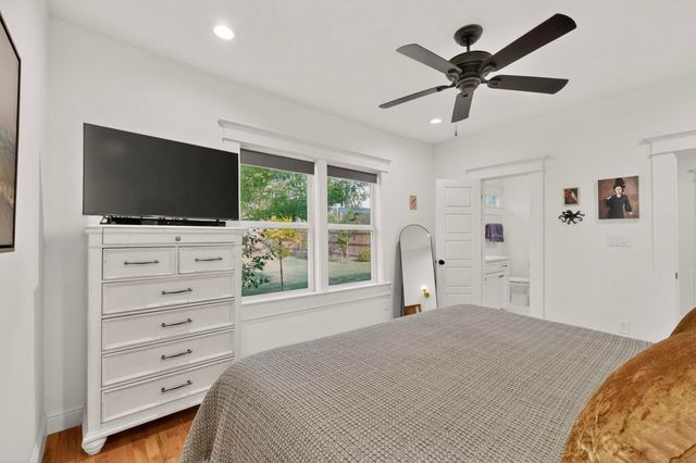 835 S Edgefield Avenue, Dallas, TX 75208