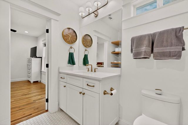 835 S Edgefield Avenue, Dallas, TX 75208