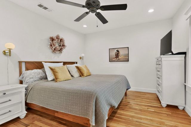 835 S Edgefield Avenue, Dallas, TX 75208