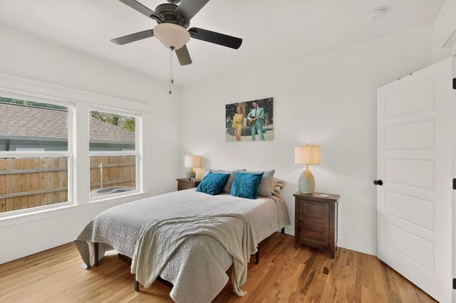 835 S Edgefield Avenue, Dallas, TX 75208