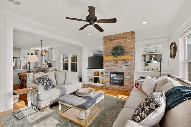 835 S Edgefield Avenue, Dallas, TX 75208