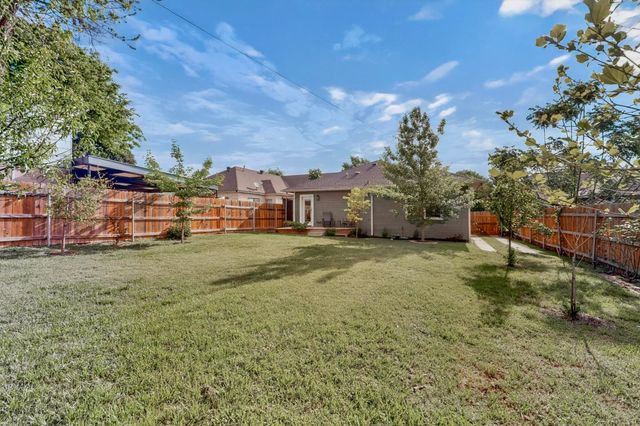 835 S Edgefield Avenue, Dallas, TX 75208