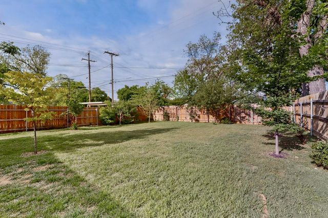 835 S Edgefield Avenue, Dallas, TX 75208