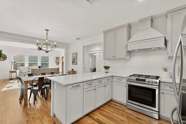 835 S Edgefield Avenue, Dallas, TX 75208