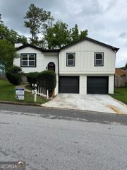 1340 Stoneleigh Way, Stone Mountain, GA 30088