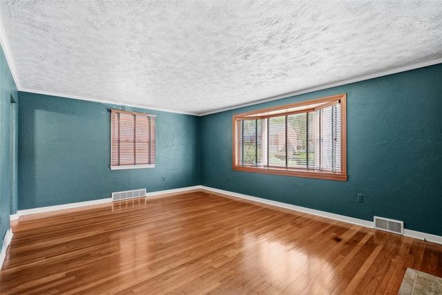 130 Old Lebanon Church Rd, Pleasant Hills, PA 15236