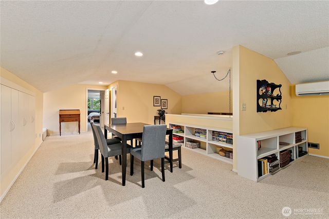 6771 81st Avenue SE, Mercer Island, WA 98040