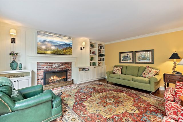 6771 81st Avenue SE, Mercer Island, WA 98040