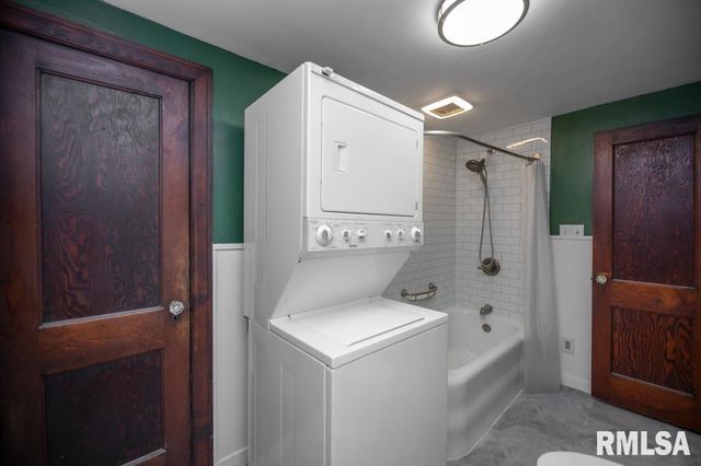 126 HIGHLAND Street, East Peoria, IL 61611