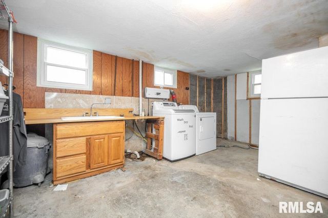 126 HIGHLAND Street, East Peoria, IL 61611