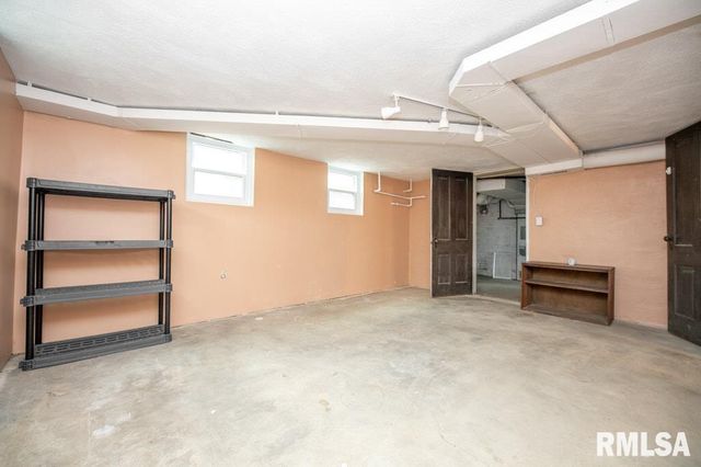 126 HIGHLAND Street, East Peoria, IL 61611