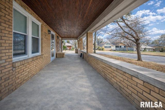 126 HIGHLAND Street, East Peoria, IL 61611