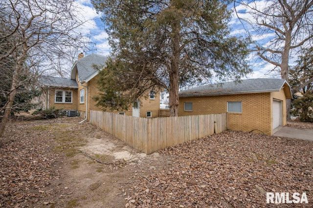 126 HIGHLAND Street, East Peoria, IL 61611