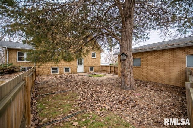 126 HIGHLAND Street, East Peoria, IL 61611