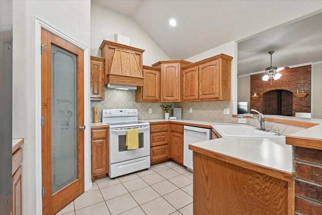 12808 E 170th Street North, Collinsville, OK 74021
