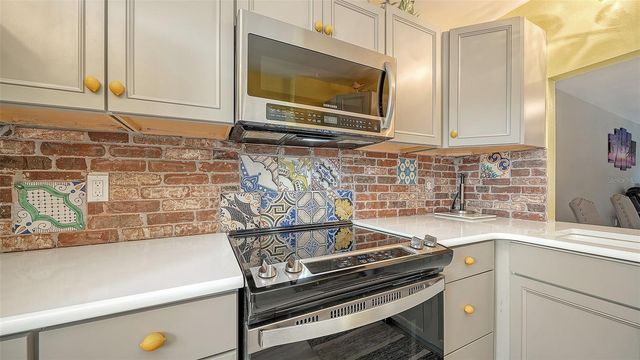 6921 HOLMES BOULEVARD, Holmes Beach, FL 34217