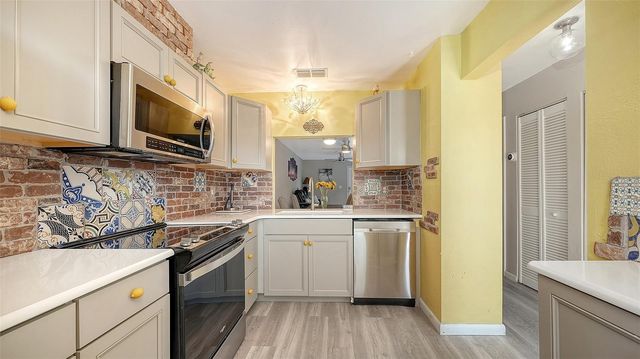 6921 HOLMES BOULEVARD, Holmes Beach, FL 34217
