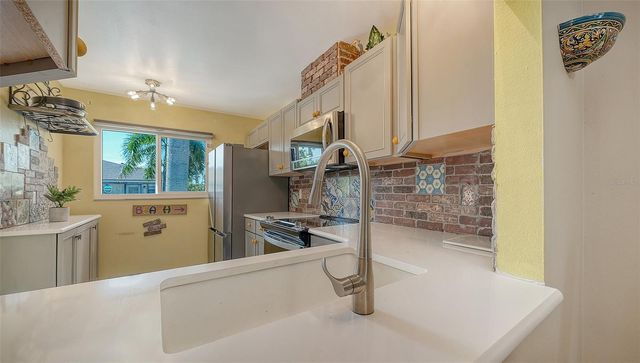 6921 HOLMES BOULEVARD, Holmes Beach, FL 34217