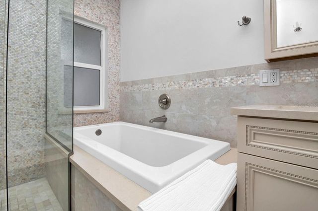 1208 DE NARVAEZ AVENUE, Bradenton, FL 34209