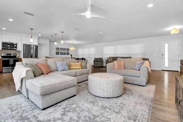 1208 DE NARVAEZ AVENUE, Bradenton, FL 34209