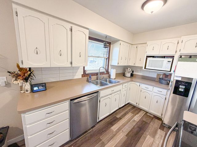 1612 1st St SE, Minot, ND 58701