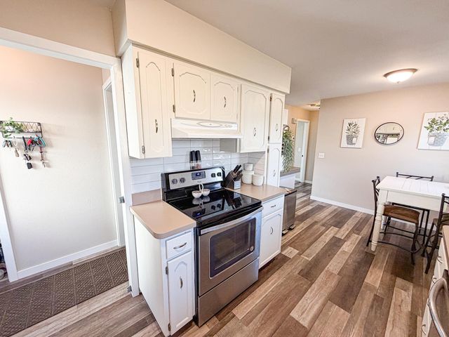 1612 1st St SE, Minot, ND 58701