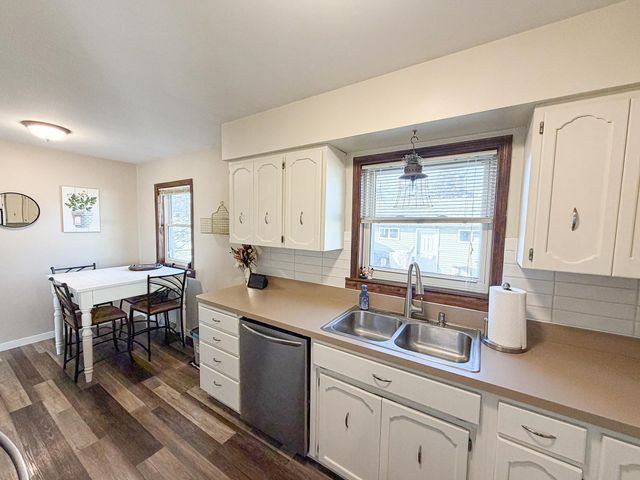 1612 1st St SE, Minot, ND 58701