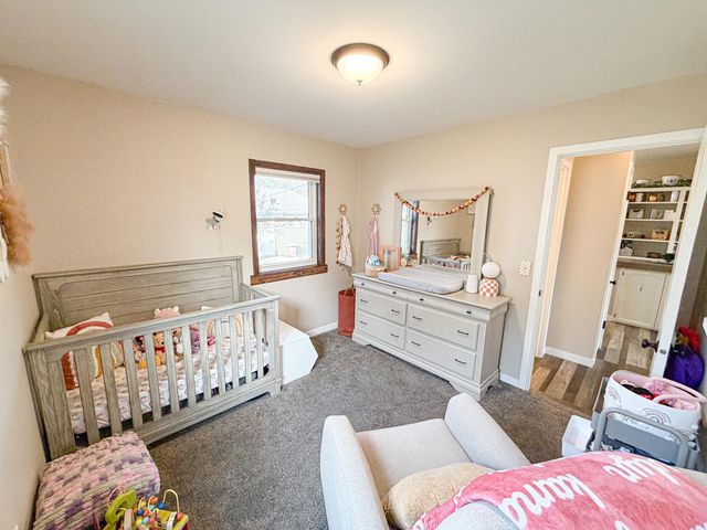 1612 1st St SE, Minot, ND 58701