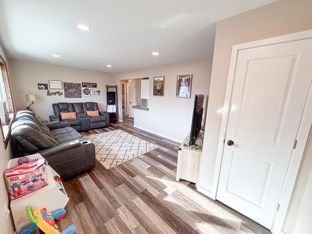 1612 1st St SE, Minot, ND 58701