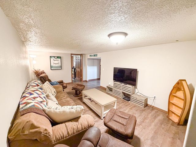 1612 1st St SE, Minot, ND 58701