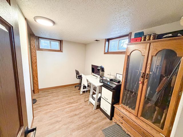 1612 1st St SE, Minot, ND 58701