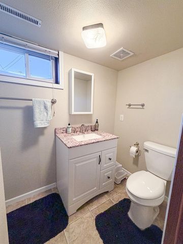 1612 1st St SE, Minot, ND 58701