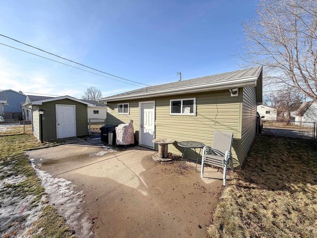 1612 1st St SE, Minot, ND 58701