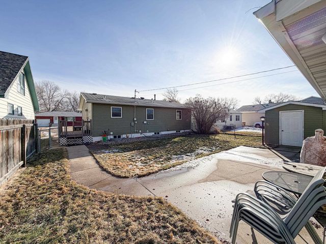 1612 1st St SE, Minot, ND 58701