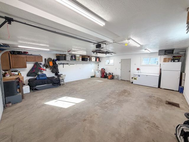 1612 1st St SE, Minot, ND 58701